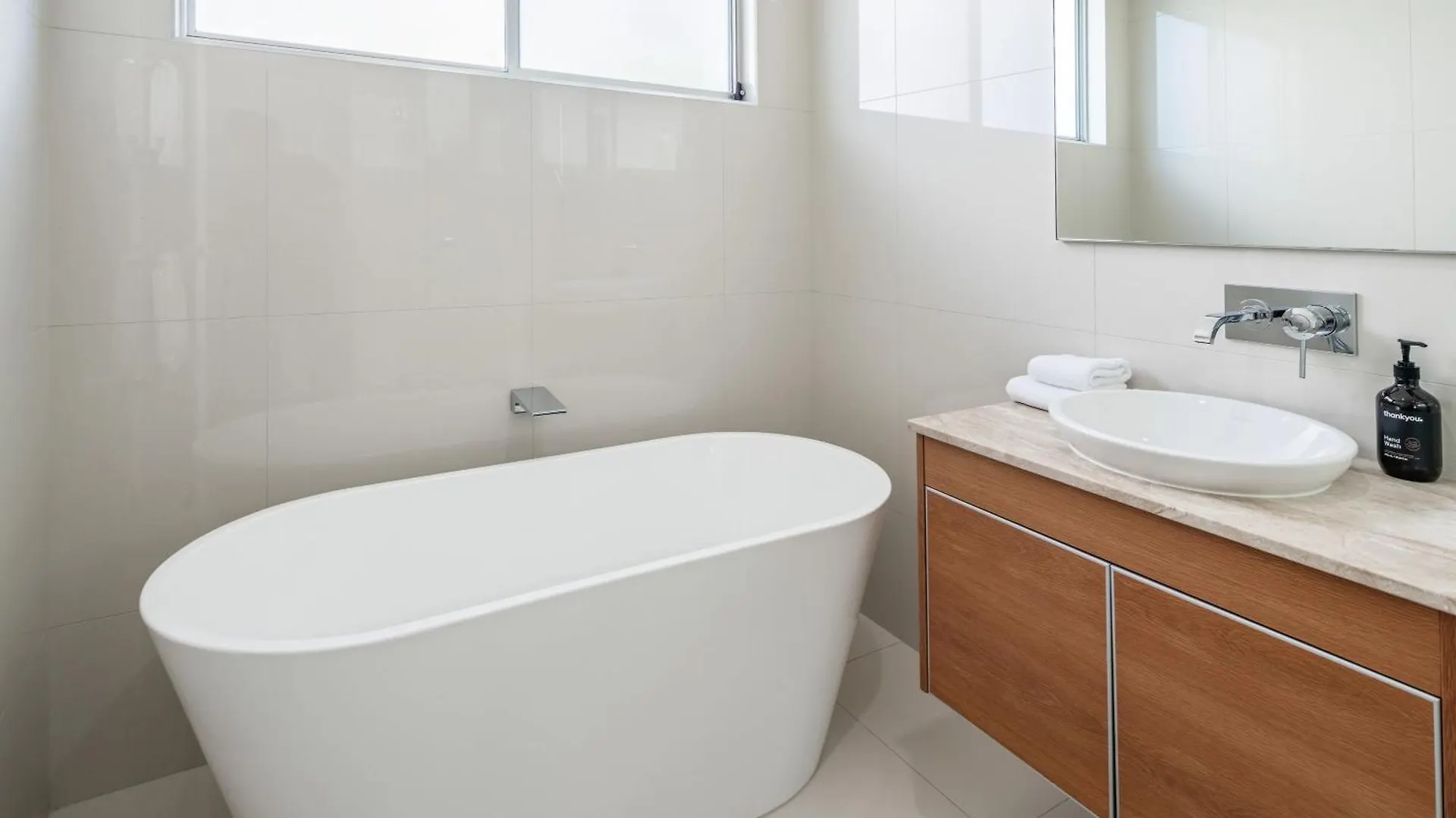 Headlands Hideaway - Pet Friendly Home At Moffs Caloundra Australia