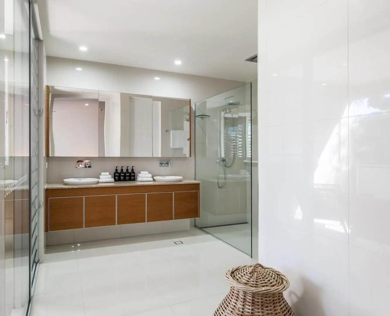 Headlands Hideaway - Pet Friendly Home At Moffs Caloundra