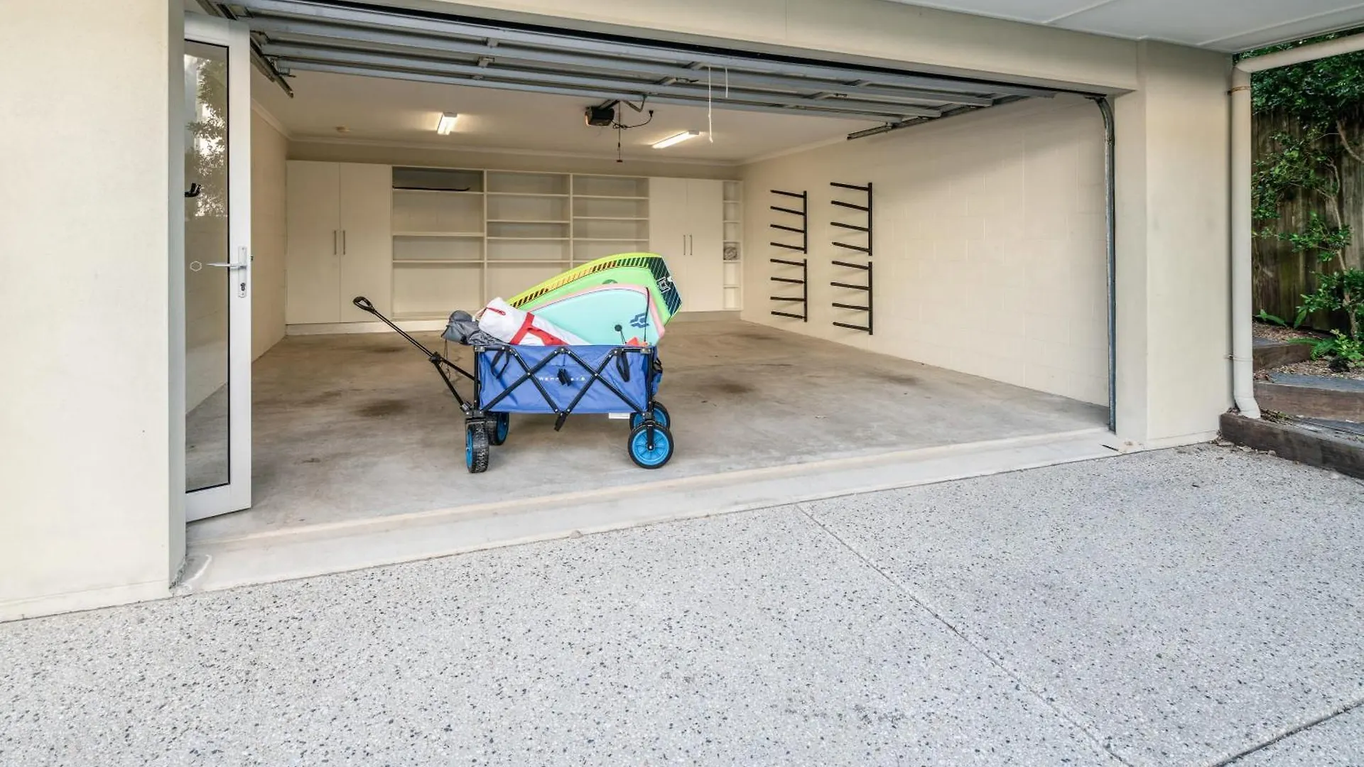 Headlands Hideaway - Pet Friendly Home At Moffs Caloundra Holiday home
