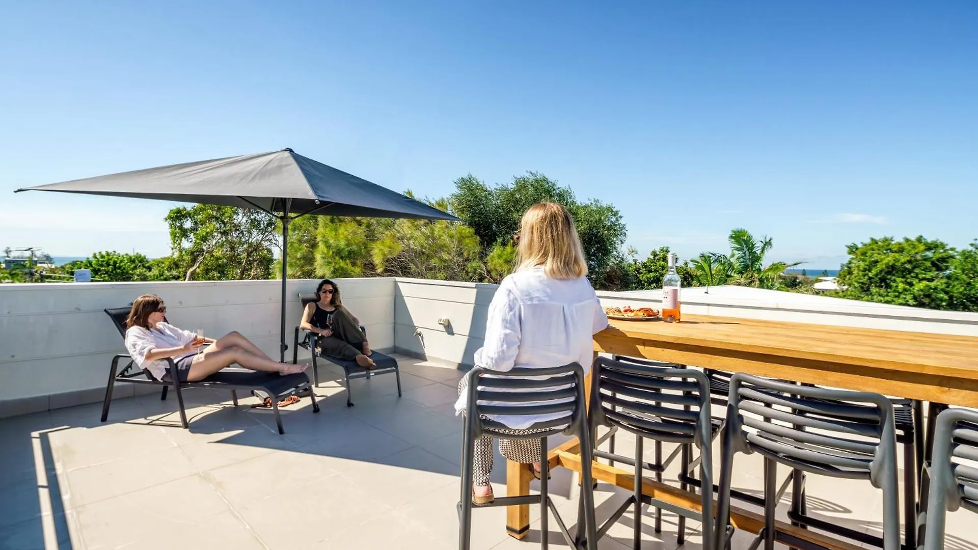 Headlands Hideaway - Pet Friendly Home At Moffs Caloundra Holiday home