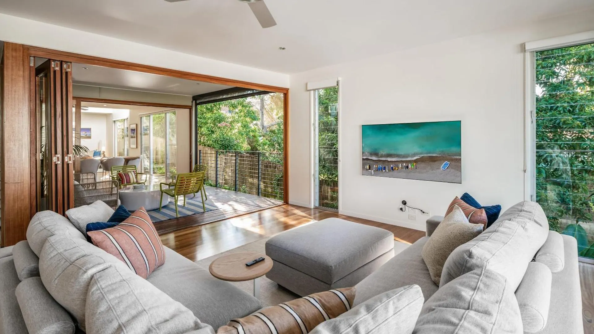 Headlands Hideaway - Pet Friendly Home At Moffs Caloundra Australia