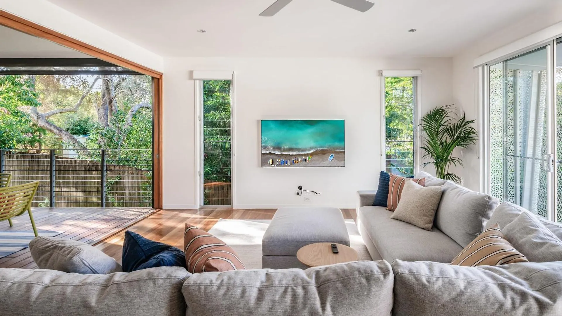 Headlands Hideaway - Pet Friendly Home At Moffs Caloundra