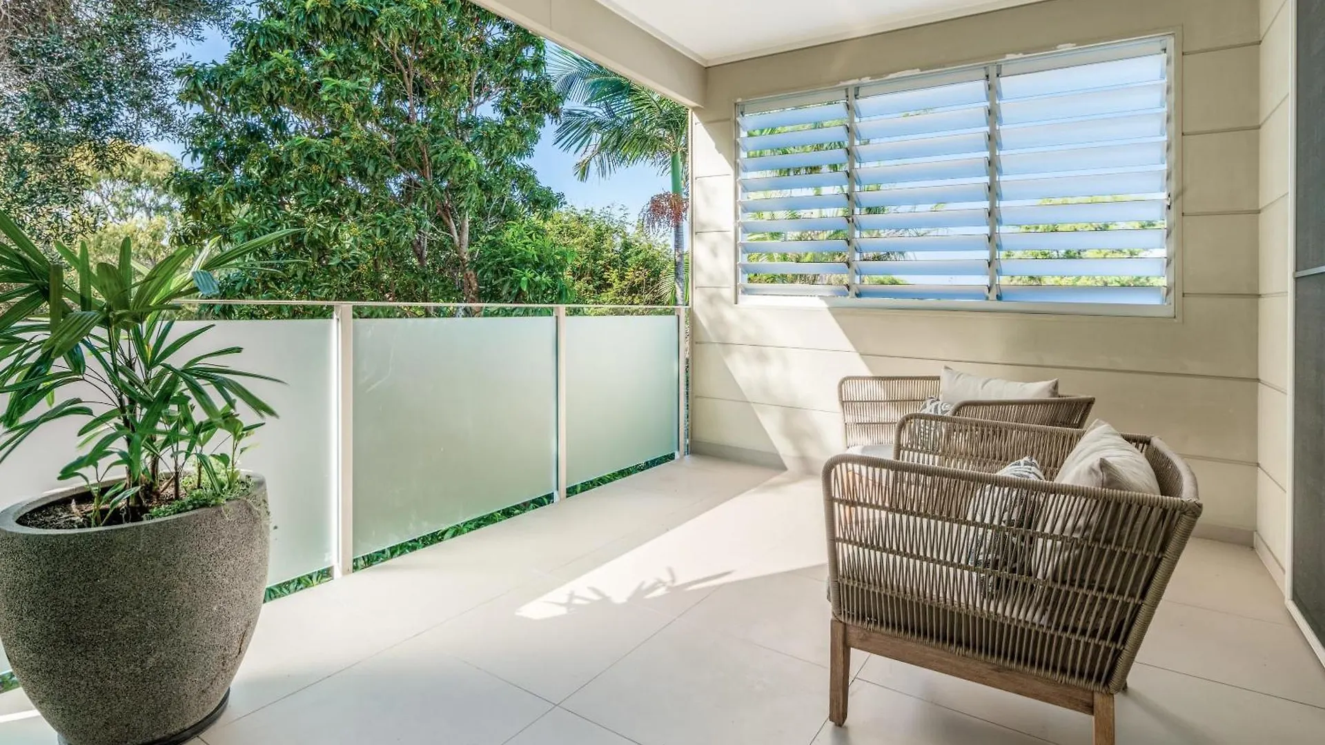 Headlands Hideaway - Pet Friendly Home At Moffs Caloundra Australia