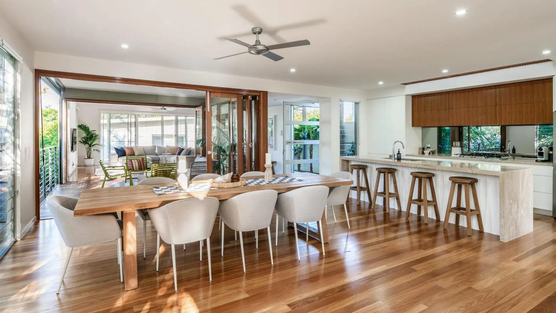 Headlands Hideaway - Pet Friendly Home At Moffs Caloundra