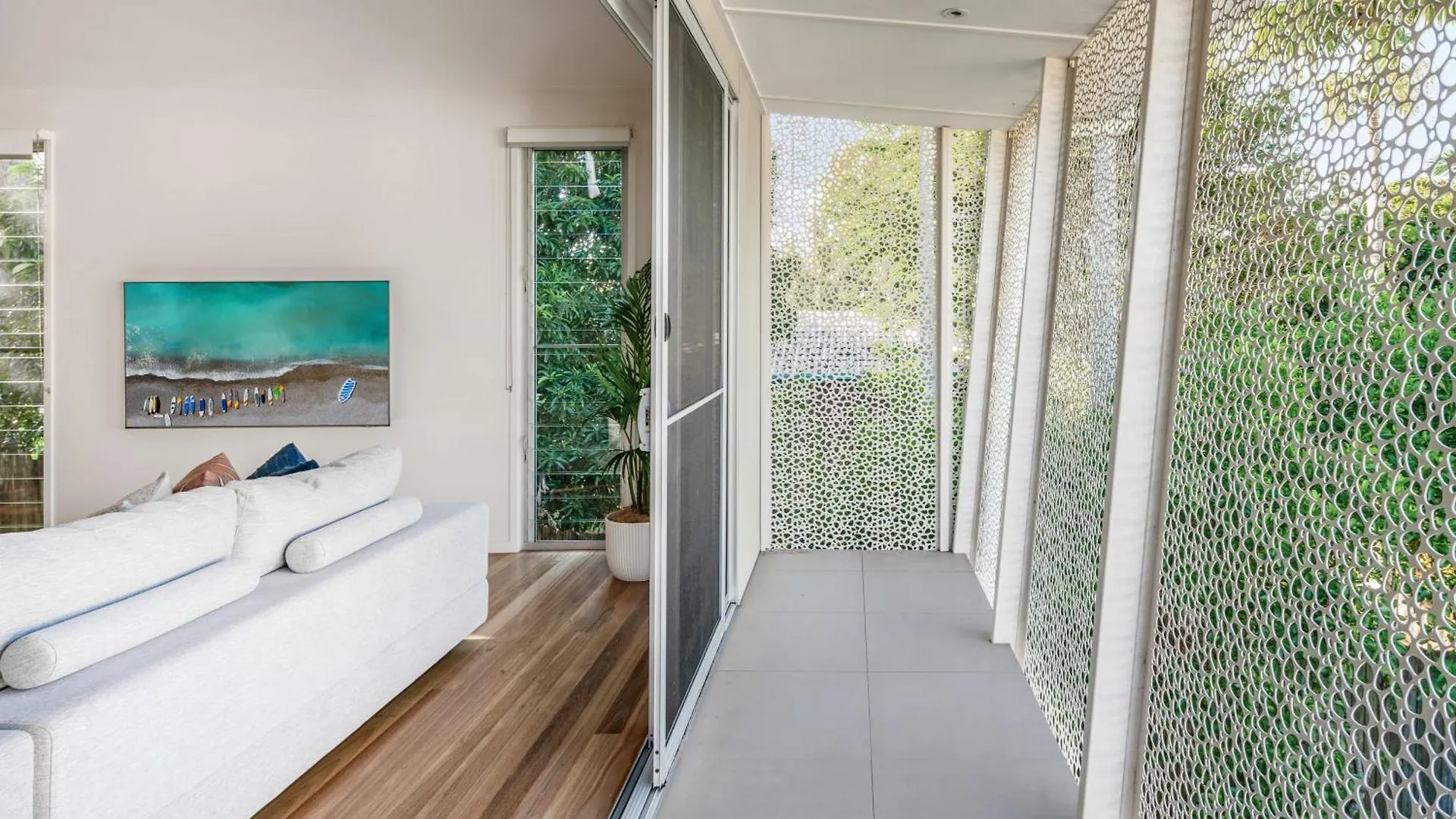 Headlands Hideaway - Pet Friendly Home At Moffs Caloundra Holiday home