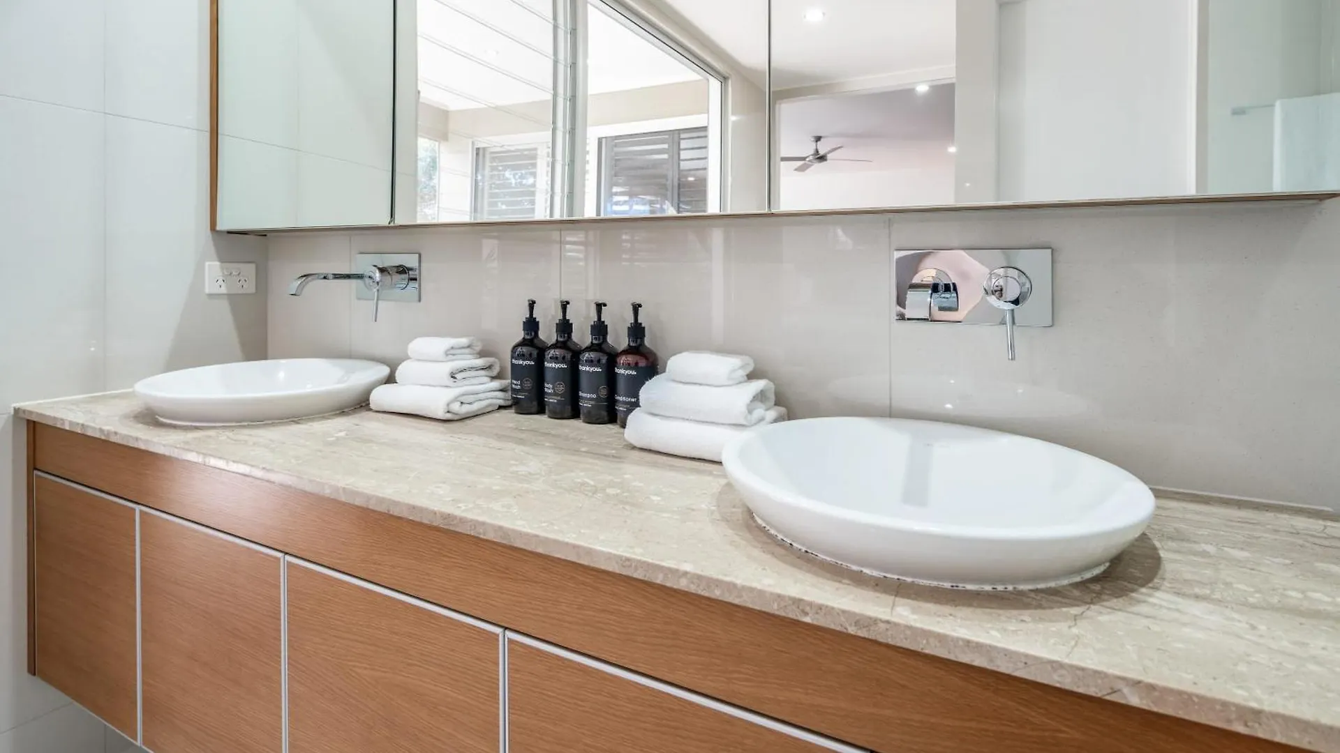 Headlands Hideaway - Pet Friendly Home At Moffs Caloundra Holiday home